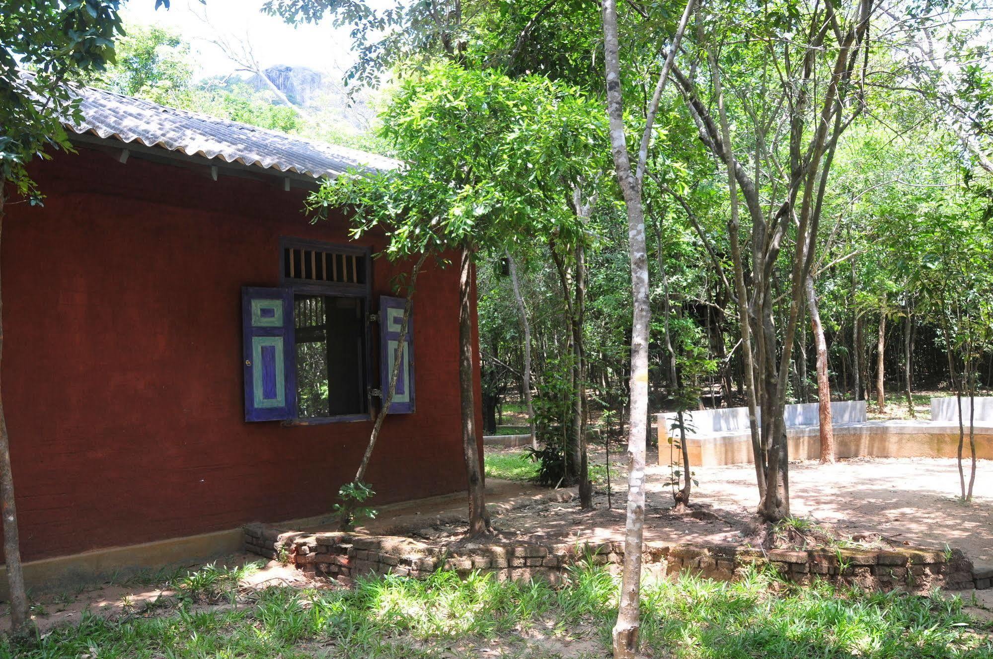 Back of Beyond - Pidurangala Villa Sigiriya Bagian luar foto